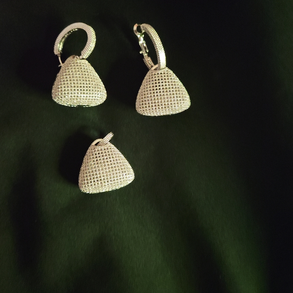 Eating and pendant